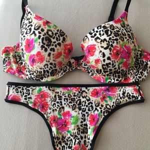 NWOT VS 2 Piece Set Cheetah Flower 34B/Sz Small
